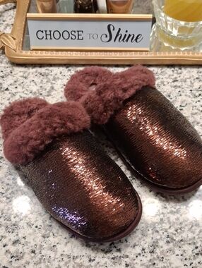UGG "Wild Grape" Burgundy Scuffette II Mirror Ball Slippers ** Size 7